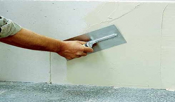 Процесс шпаклевки стен под обои — простые правила в фото