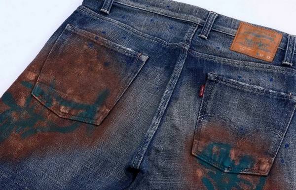 Что делать, если джинсы красятся или линяют в фото
