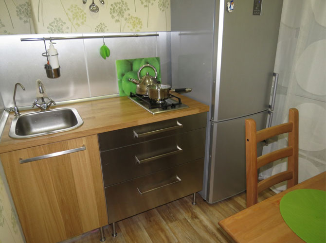 Дизайн кухни 5 кв м с холодильником в Хрущевке