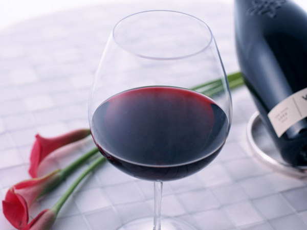 Как убрать пятно от красного вина в фото