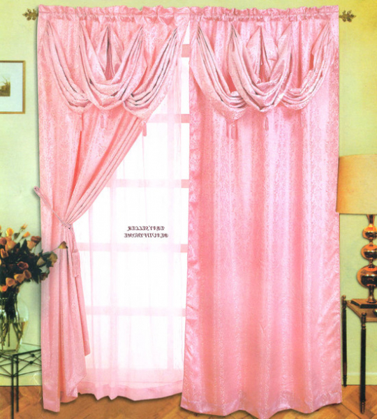 Шторы розового цвета в интерьере в фото