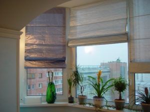 Установка римских штор на пластиковые окна в фото