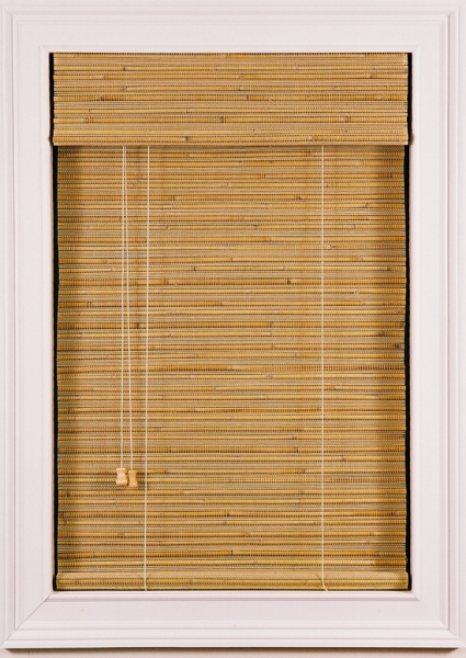 Вешаем бамбуковые жалюзи на пластиковые окна в фото